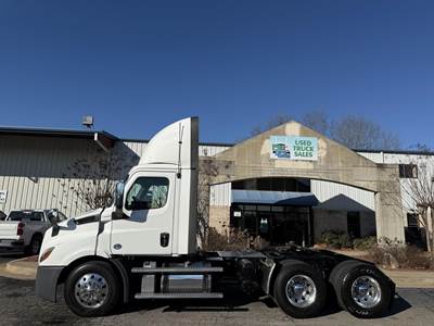 Freightliner Cascadia 116 Day Cab Truck - Detroit 450HP, 12 Speed Dt12 Amt