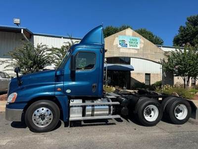 Freightliner Cascadia 125 Day Cab Truck - Detroit 410HP, 10 Speed Manual