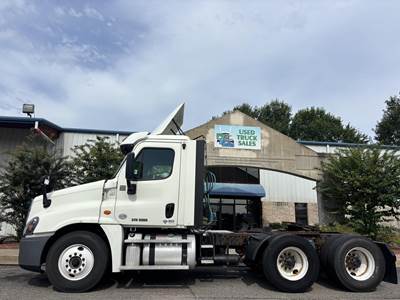 Freightliner Cascadia 125 Day Cab Truck - Detroit 435HP, 12 Speed Dt12 Amt
