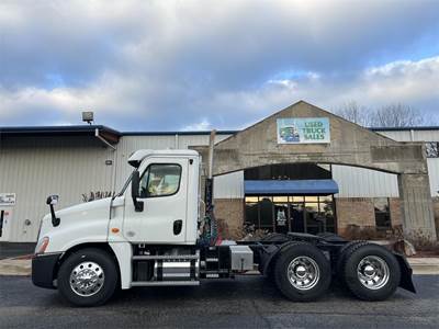 Freightliner Cascadia 125 Day Cab Truck - Detroit 435HP, 12 Speed Dt12 Amt