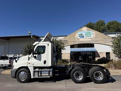 Freightliner Cascadia 125 Day Cab Truck - Detroit 435HP, 12 Speed Dt12 Amt