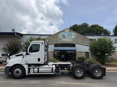 Freightliner Cascadia 126 Day Cab Truck - Detroit 505HP, 12 Speed Dt12 Amt