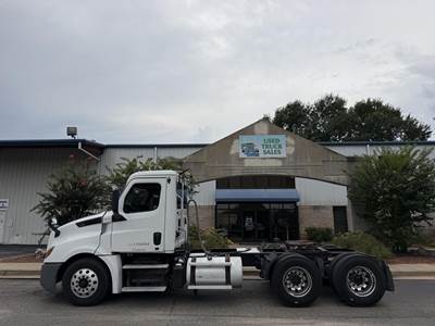 Freightliner Cascadia 126 Day Cab Truck - Detroit 450HP, 12 Speed Dt12 Amt