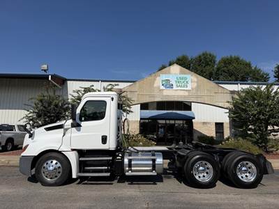 Freightliner Cascadia 126 Day Cab Truck - Detroit 450HP, 12 Speed Dt12 Amt