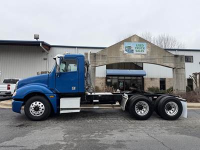 Freightliner Columbia 120 Day Cab Truck - Detroit 470HP, 10 Speed Manual