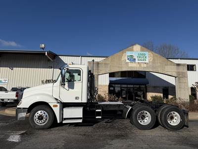 Freightliner Columbia 120 Day Cab Truck - Detroit 470HP, 10 Speed Manual