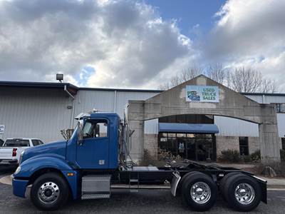 Freightliner Columbia 120 Day Cab Truck - Detroit 500HP, 10 Speed Manual
