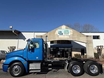 Freightliner Columbia 120 Day Cab Truck - Detroit 500HP, 10 Speed Manual