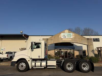 Freightliner Columbia 120 Day Cab Truck - Detroit, 10 Speed Manual