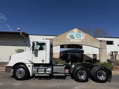 Freightliner Columbia 120 Day Cab Truck - Detroit 500HP, 10 Speed Manual