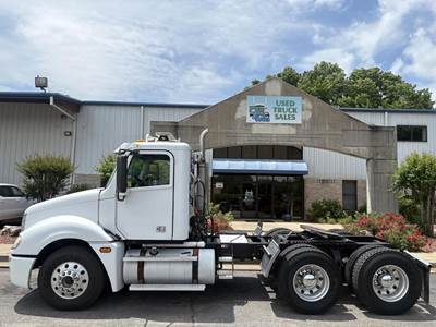 Freightliner Columbia 120 Day Cab Truck - Detroit 500HP, 10 Speed Manual