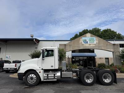 Freightliner Columbia 120 Day Cab Truck - Detroit 500HP, 13 Speed Manual