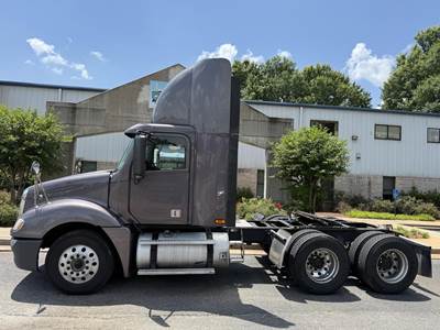 Freightliner Columbia 120 Day Cab Truck - Detroit 500HP, 10 Speed Manual
