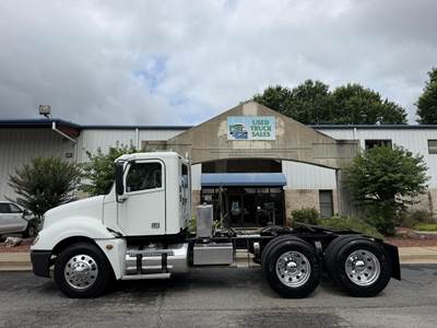Freightliner Columbia 120 Day Cab Truck - Detroit 500HP, 13 Speed Manual
