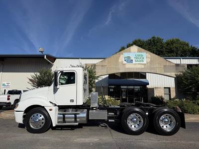 Freightliner Columbia 120 Day Cab Truck - Detroit 500HP, 13 Speed Manual