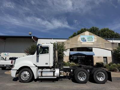 Freightliner Columbia 120 Day Cab Truck - Detroit 500HP, 10 Speed Manual