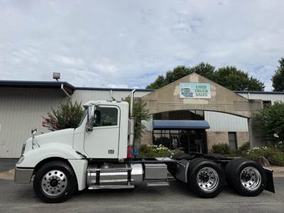 Freightliner Columbia 120 Day Cab Truck - Detroit 500HP, 10 Speed Manual