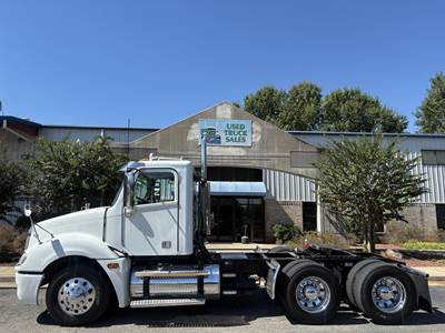 Freightliner Columbia 120 Day Cab Truck - Detroit 500HP, 10 Speed Manual