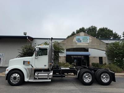 Freightliner Coronado 132 Day Cab Truck - Detroit 500HP, 13 Speed Manual