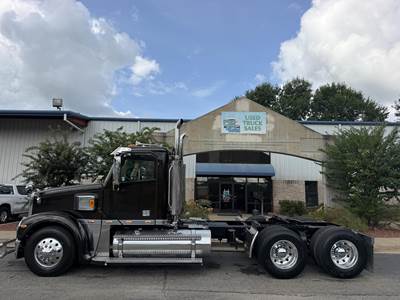 Freightliner Coronado 132 Day Cab Truck - Detroit 500HP, 13 Speed Manual