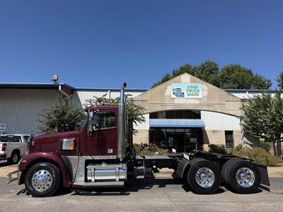 Freightliner Coronado 132 Day Cab Truck - Detroit 500HP, 13 Speed Manual