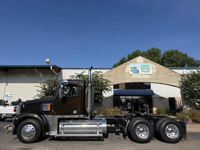 Freightliner Coronado 132 Day Cab Truck - Detroit 500HP, 13 Speed Manual
