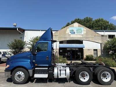 International LT Day Cab Truck - Cummins 400HP, 10 Speed Ultrashift Amt