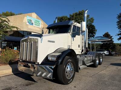 Kenworth T800 Day Cab Truck - Cummins 370HP, 10 Speed Manual