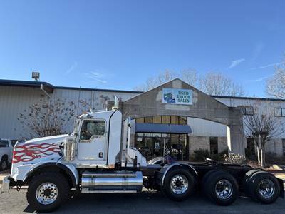 Kenworth T800 Tri Axle Day Cab Truck - Cummins 600HP, 18 Speed Manual