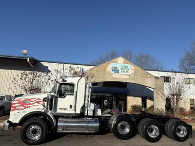 Kenworth T800 Tri Axle Day Cab Truck - Cummins 600HP, 18 Speed Manual
