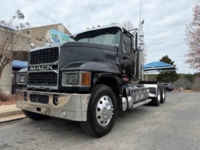Mack Pinnacle 64T Day Cab Truck - MP8-445 445HP, 12 Speed M Drive Amt