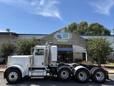 Peterbilt 379 Tri Axle Day Cab Truck - Caterpillar 550HP, 18 Speed Manual
