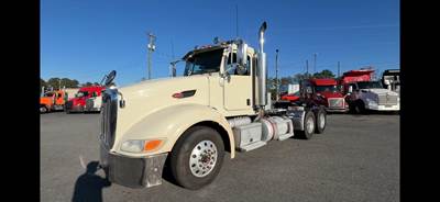 Peterbilt 386 Day Cab Truck - Caterpillar 525HP, 10 Speed Manual