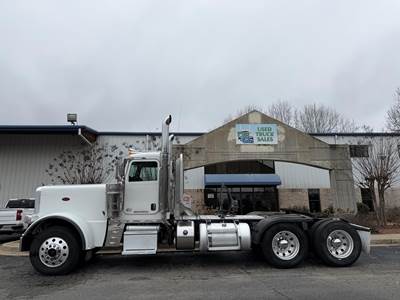 Peterbilt 389 Day Cab Truck - Cummins 565HP, 18 Speed Manual