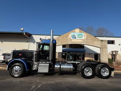 Peterbilt 389 Day Cab Truck - Paccar 510HP, 13 Speed Ultrashift Plus Automatic