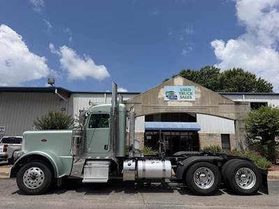 Peterbilt 389 Day Cab Truck - Cummins 525HP, 13 Speed Ultrashift Plus Automatic