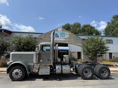 Peterbilt 389 Day Cab Truck - Paccar 510HP, 10 Speed Manual