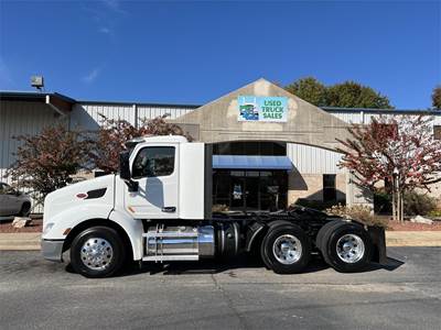 Peterbilt 579 Day Cab Truck - Paccar 455HP, 10 Speed Manual