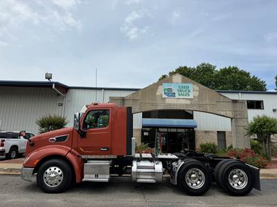 Peterbilt 579 Day Cab Truck - Detroit 500HP, 13 Speed Manual