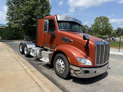 Peterbilt 579 Day Cab Truck - Detroit 500HP, Manual