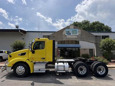 Peterbilt 579 Day Cab Truck - Detroit 470HP, 10 Speed Manual