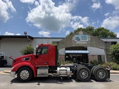 Peterbilt 579 Day Cab Truck - Detroit 500HP, 10 Speed Manual