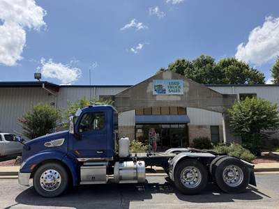 Peterbilt 579 Day Cab Truck - Detroit 500HP, 10 Speed Manual