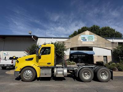 Peterbilt 579 Day Cab Truck - Detroit 500HP, 10 Speed Manual