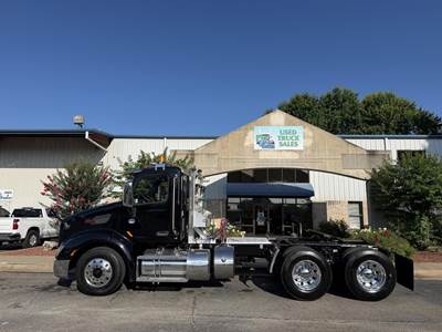 Peterbilt 579 Day Cab Truck - Cummins 425HP, 10 Speed Ultrashift Amt