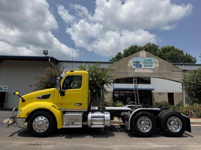 Peterbilt 579 Day Cab Truck - Detroit 500HP, 13 Speed Manual