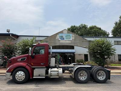 Peterbilt 579 Day Cab Truck - Detroit 500HP, 10 Speed Manual