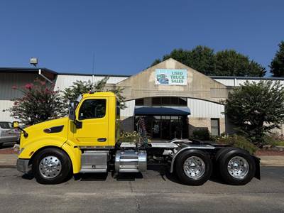 Peterbilt 579 Day Cab Truck - Detroit 500HP, 10 Speed Manual