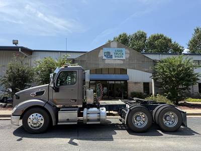Peterbilt 579 Day Cab Truck - Detroit 500HP, 10 Speed Manual
