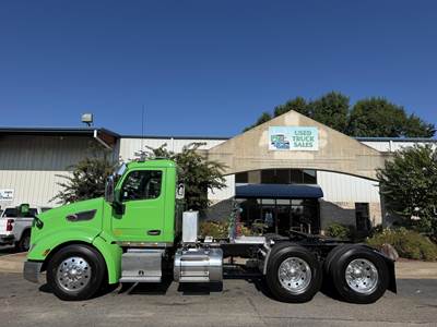 Peterbilt 579 Day Cab Truck - Detroit 500HP, 13 Speed Manual